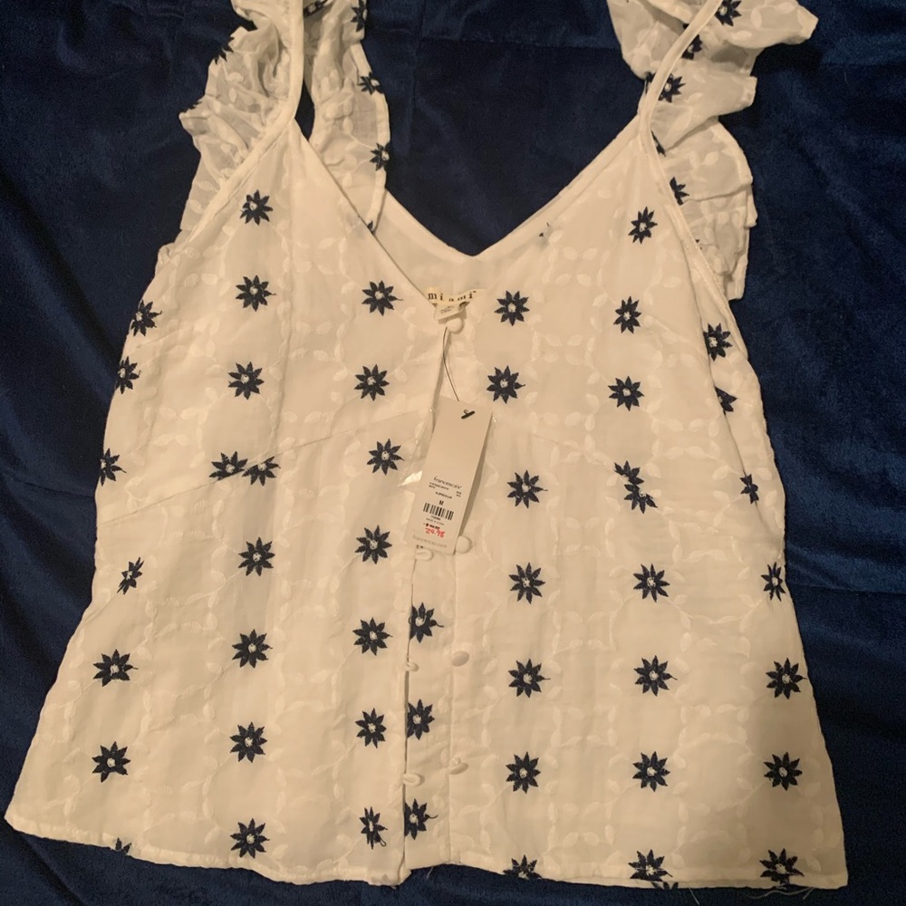 Ruffled sleeve spring top in white.